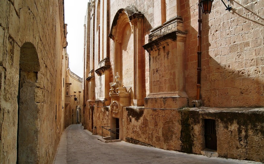 An alley in Malta's Valleta.