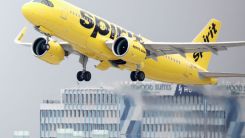 Spirit Airlines Staff at Florida Airport Filmed Cursing a 'Karen' Passenger After Moaning About Her Flight